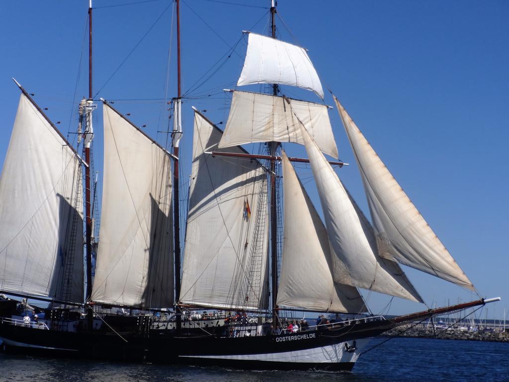 Ferienwohnung Am Alten Hafen Wismar Bagian luar foto